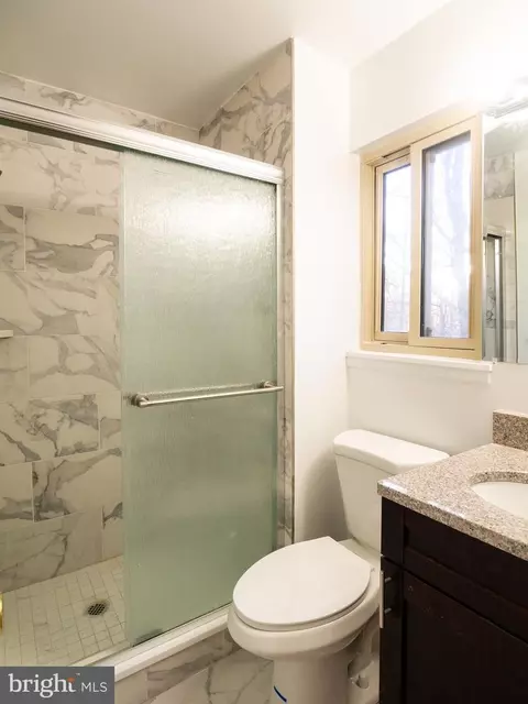Bath - 1600 Winding Waye Ln, Silver Spring, MD 20902 photo 2 of 5