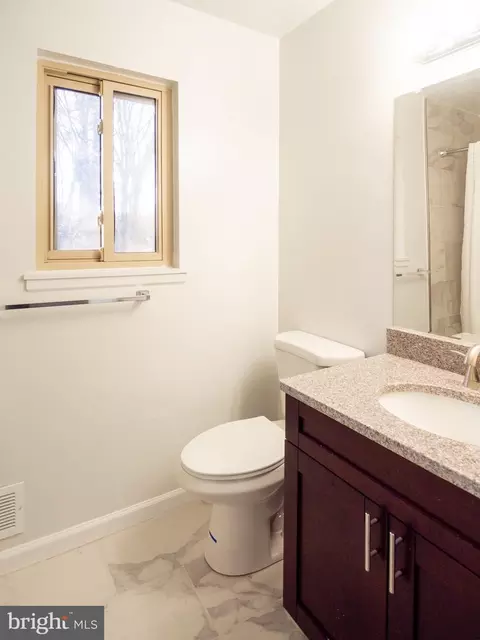 Bath - 1600 Winding Waye Ln, Silver Spring, MD 20902 photo 3 of 5