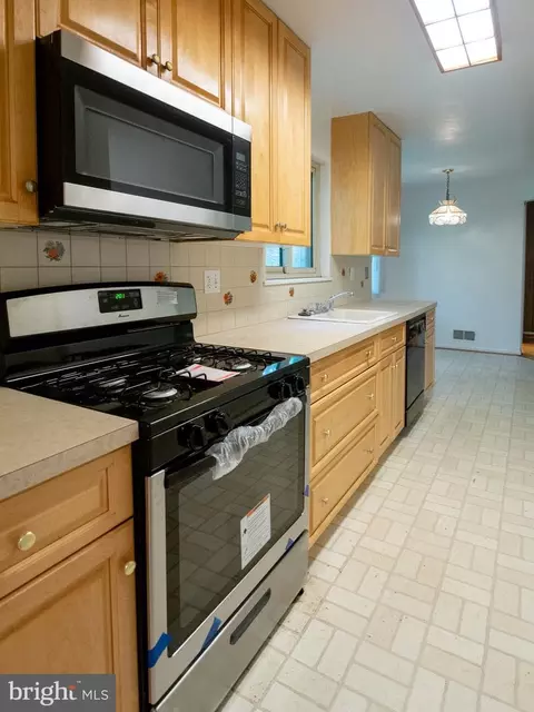 Kitchen - 1600 Winding Waye Ln, Silver Spring, MD 20902 photo 2 of 2
