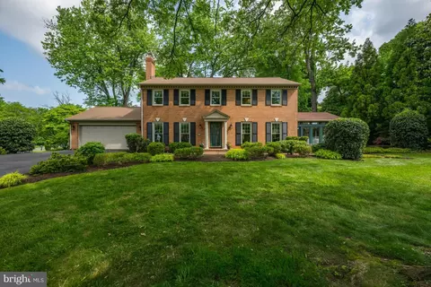 9017 Rouen Ln, Potomac, MD 20854