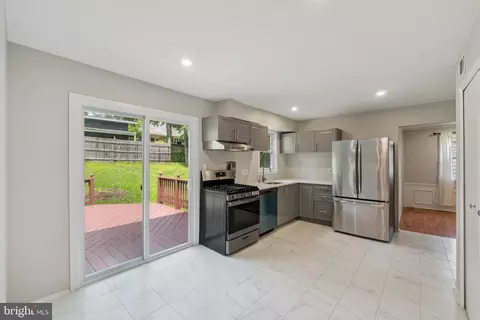 Entry Way - 1310 Gresham Rd, Silver Spring, MD 20904 photo 4 of 6