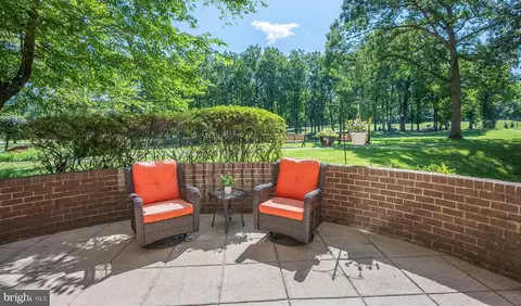 15107 Interlachen Dr #2-102, Silver Spring, MD 20906