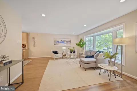 10412 Kinloch Rd, Silver Spring, MD 20903 photo 5