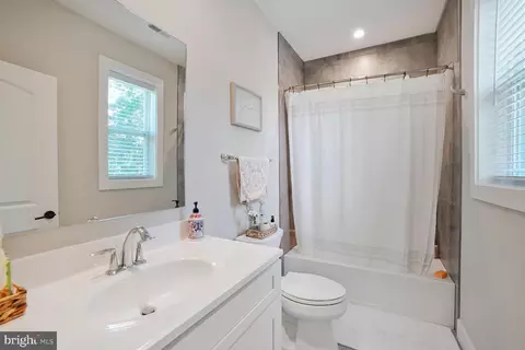 Entry Way - 13013 Jewel Ct, Silver Spring, MD 20904 photo 9 of 11