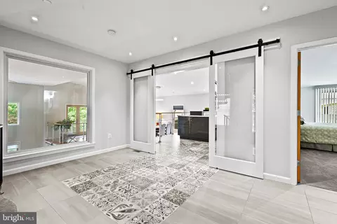 Entry Way - 2809 Linden Ln, Silver Spring, MD 20910 photo 3 of 7