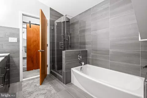 Bath - 2809 Linden Ln, Silver Spring, MD 20910 photo 2 of 7