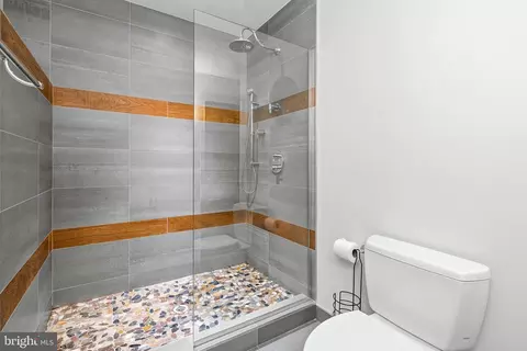 Bath - 2809 Linden Ln, Silver Spring, MD 20910 photo 6 of 7
