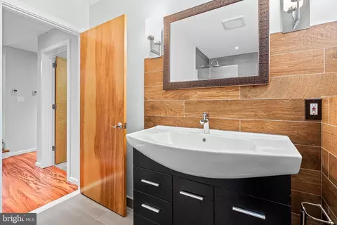Bath - 2809 Linden Ln, Silver Spring, MD 20910 photo 7 of 7
