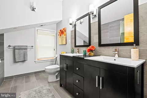 Bath - 2809 Linden Ln, Silver Spring, MD 20910 photo 1 of 7