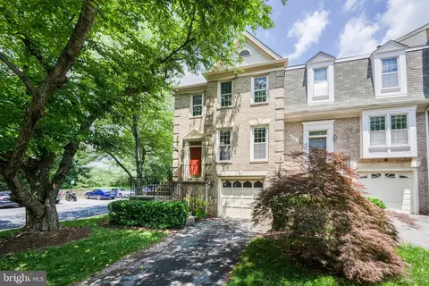 6043 Loganwood Dr, Rockville, MD 20852