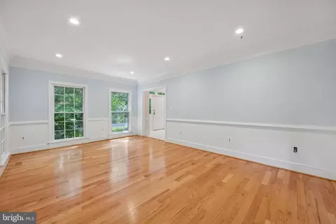 Living - 13508 Rippling Brook Dr, Silver Spring, MD 20906 photo 2 of 3