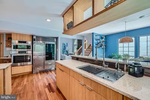 Kitchen - 1713 Nordic Hill Cir, Silver Spring, MD 20906 photo 8 of 12