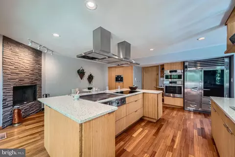 Kitchen - 1713 Nordic Hill Cir, Silver Spring, MD 20906 photo 7 of 12
