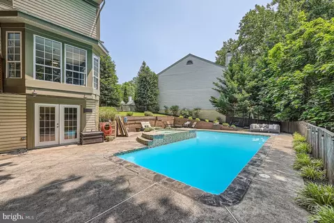 Exterior - 1713 Nordic Hill Cir, Silver Spring, MD 20906 photo 11 of 12