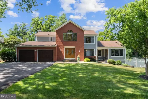 9524 Woodington Dr, Potomac, MD 20854