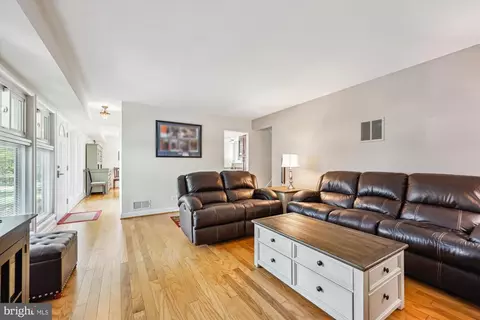 904 Hyde Rd, Silver Spring, MD 20902 photo 6