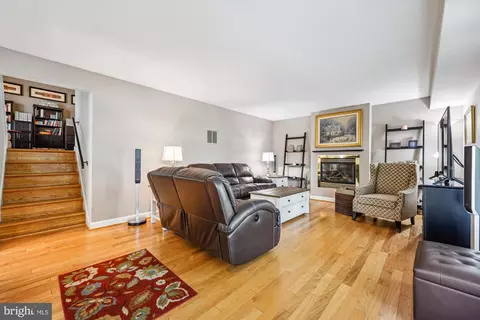 904 Hyde Rd, Silver Spring, MD 20902 photo 3