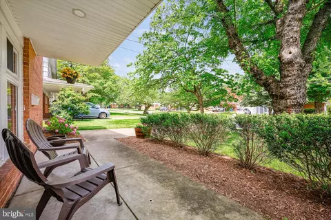 904 Hyde Rd, Silver Spring, MD 20902 photo 2