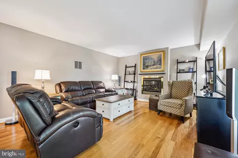 904 Hyde Rd, Silver Spring, MD 20902 photo 4