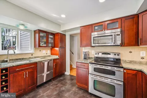 904 Hyde Rd, Silver Spring, MD 20902 photo 8