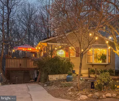 6412 83rd Pl, Cabin John, MD 20818