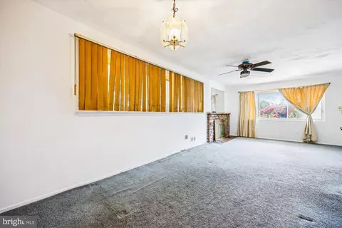 Living - 8605 11th Ave, Silver Spring, MD 20903 photo 2 of 4