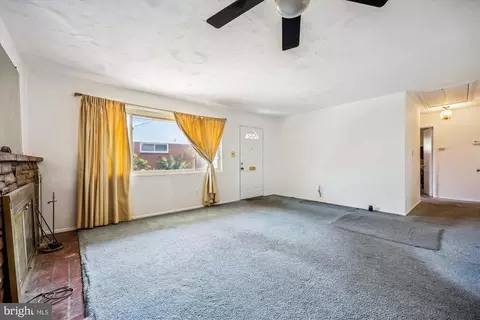 Living - 8605 11th Ave, Silver Spring, MD 20903 photo 4 of 4