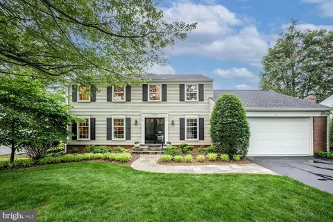 1109 Pipestem Pl, Potomac, MD 20854