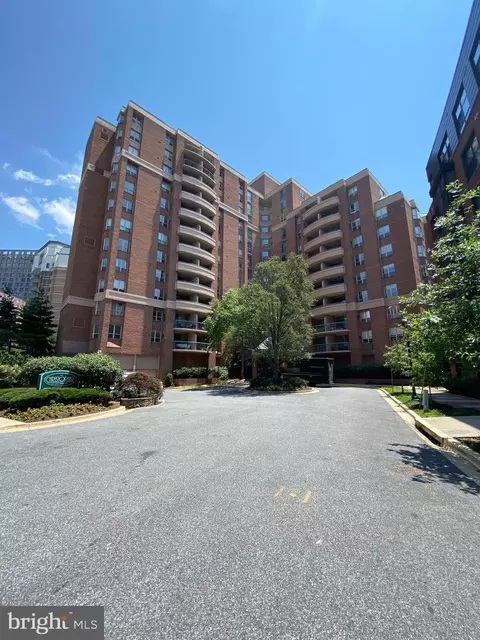 4808 Moorland Ln #613, Bethesda, MD 20814