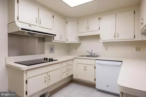 Kitchen - 3360 Gleneagles Dr #71-2B, Silver Spring, MD 20906 photo 1 of 2