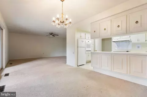 Living - 3360 Gleneagles Dr #71-2B, Silver Spring, MD 20906 photo 3 of 5