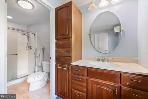 Bath - 17528 Collier Cir, Poolesville, MD 20837 photo 1 of 3