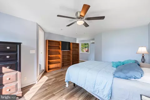 Bedroom - 17528 Collier Cir, Poolesville, MD 20837 photo 3 of 5