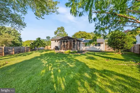 Exterior - 17528 Collier Cir, Poolesville, MD 20837 photo 5 of 7