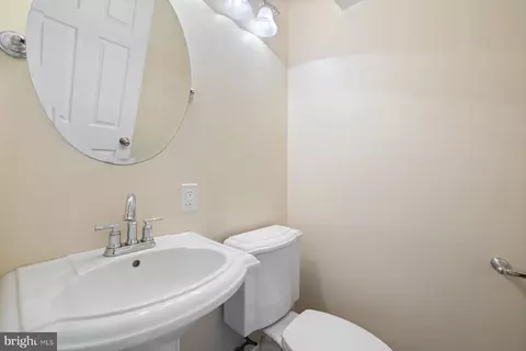 Bath - 17528 Collier Cir, Poolesville, MD 20837 photo 3 of 3