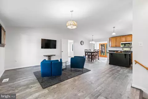 Entry Way - 17528 Collier Cir, Poolesville, MD 20837 photo 1 of 3