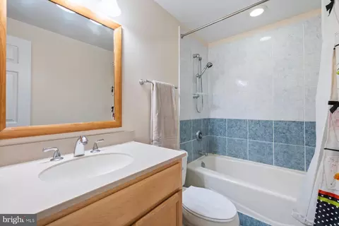 Bath - 17528 Collier Cir, Poolesville, MD 20837 photo 2 of 3