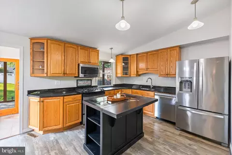Kitchen - 17528 Collier Cir, Poolesville, MD 20837 photo 1 of 3