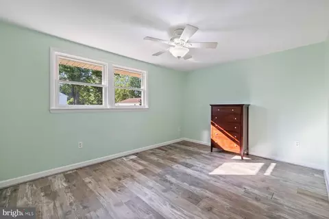 Bedroom - 17528 Collier Cir, Poolesville, MD 20837 photo 4 of 5