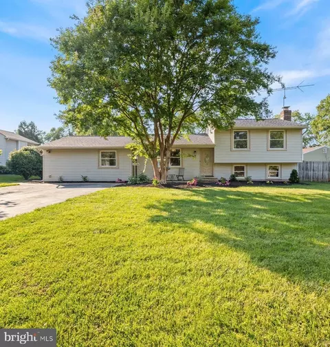 17528 Collier Cir, Poolesville, MD 20837