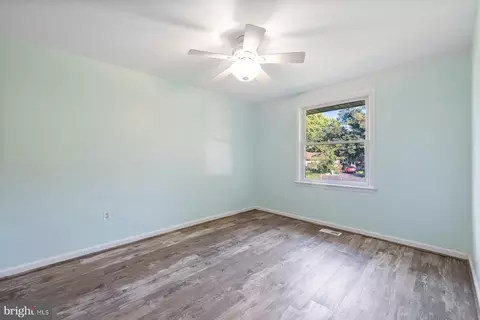 Bedroom - 17528 Collier Cir, Poolesville, MD 20837 photo 5 of 5