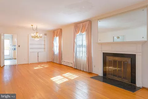7427 Carroll Ave, Takoma Park, MD 20912