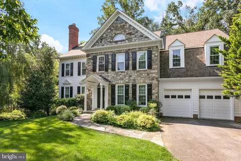 8316 Comanche Ct, Bethesda, MD 20817