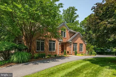 9600 Eagle Ridge Dr, Bethesda, MD 20817
