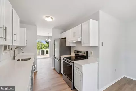 6 Flower Hill Ct, Gaithersburg, MD 20879