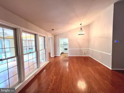 5715 Brewer House Cir #301, North Bethesda, MD 20852