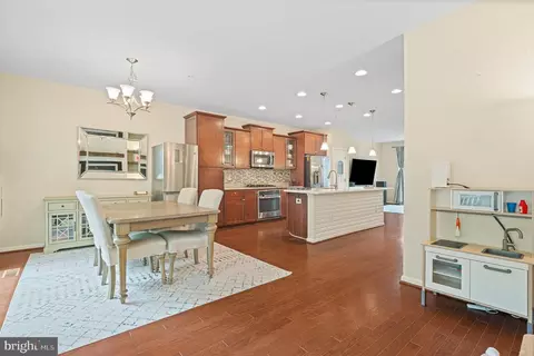Entry Way - 3702 Doc Berlin Dr, Silver Spring, MD 20906 photo 4 of 11