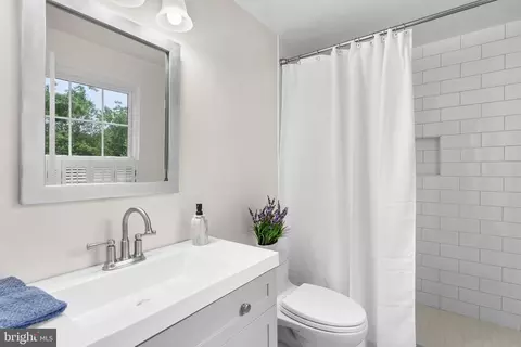17513 Longview Ln, Olney, MD 20832 photo 3