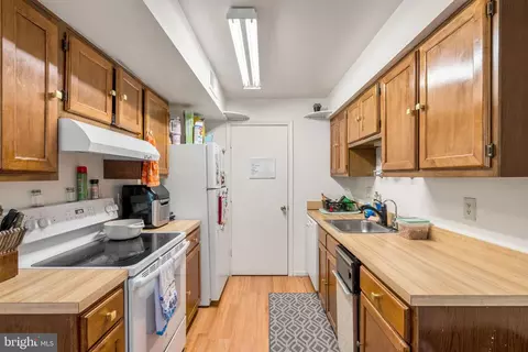 Kitchen - 8 Normandy Square Ct #C, Silver Spring, MD 20906 photo 2 of 4