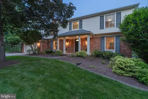 8712 Fox Run, Potomac, MD 20854